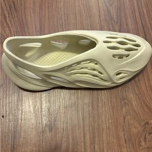 Yezzy Foam runners (Desert Sand) Size 11